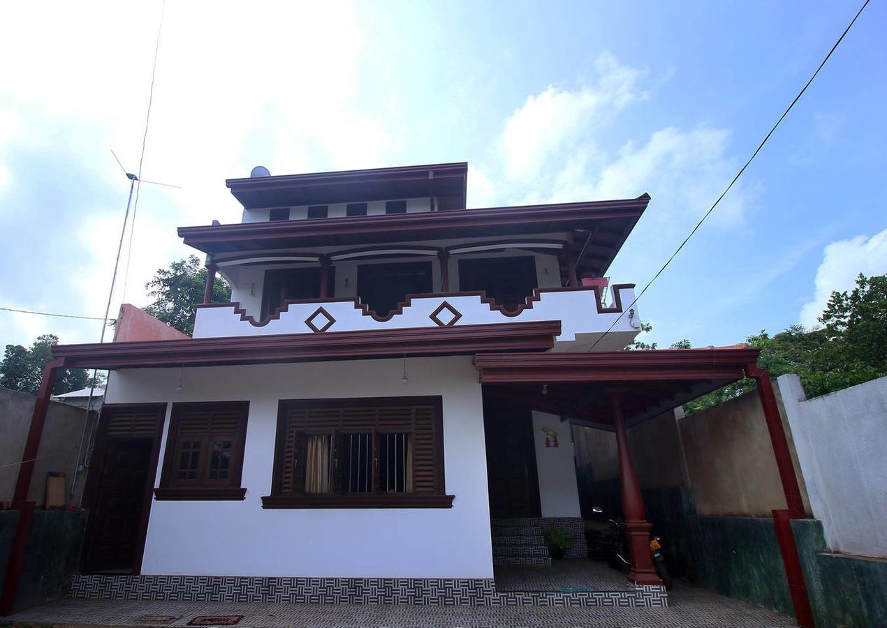 Darshani Hikka Villa ヒッカドゥワ エクステリア 写真