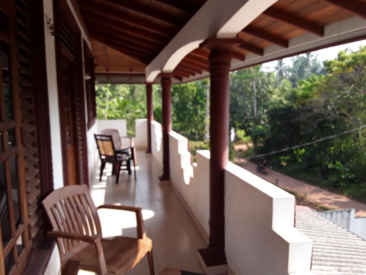 Darshani Hikka Villa ヒッカドゥワ エクステリア 写真